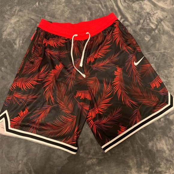 nike loose fit shorts mens